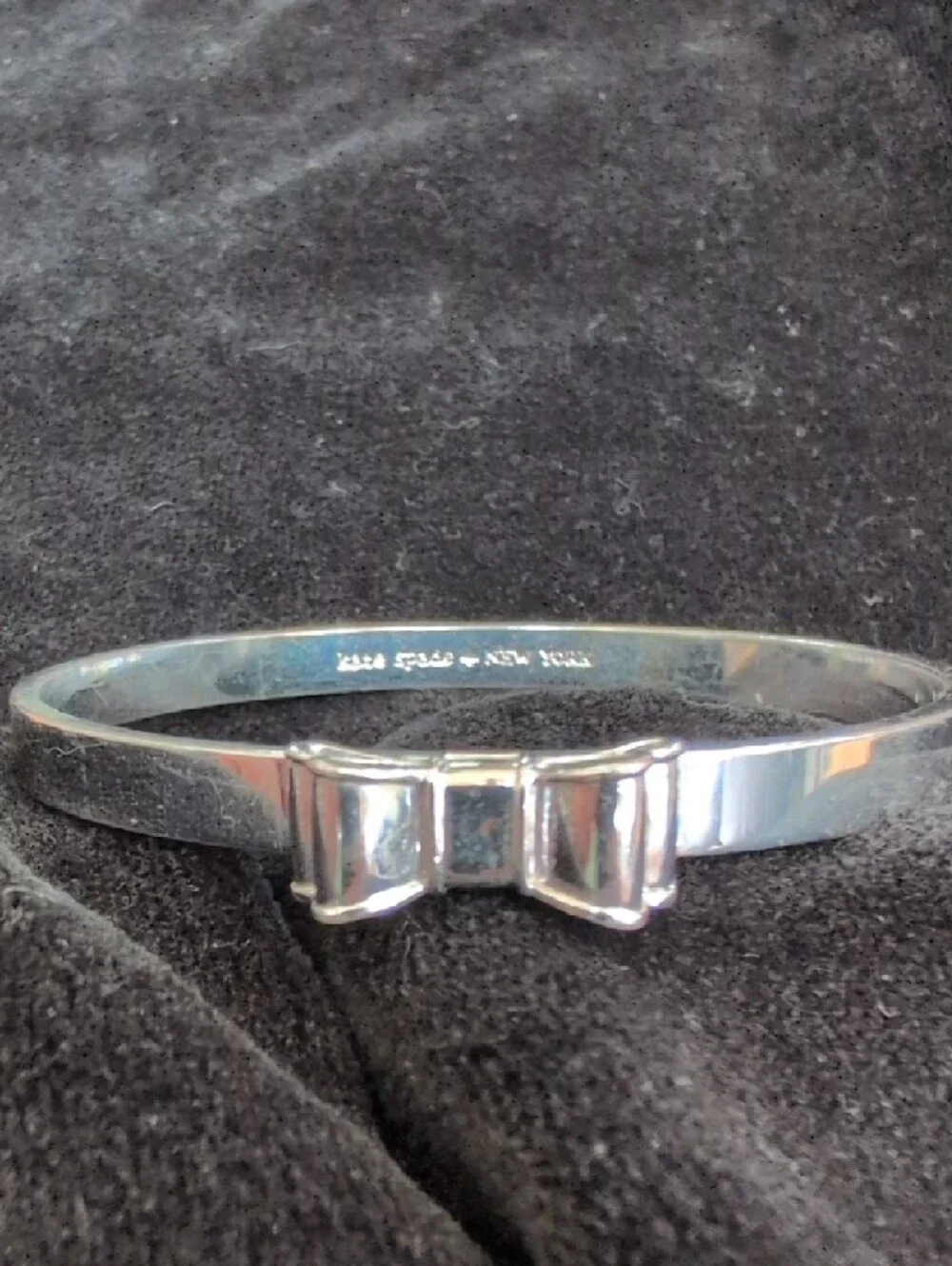 Kate Spade ♠️NY "Take A Bow" Silver Tone Bangle Bracelet - Picture 2 of 3